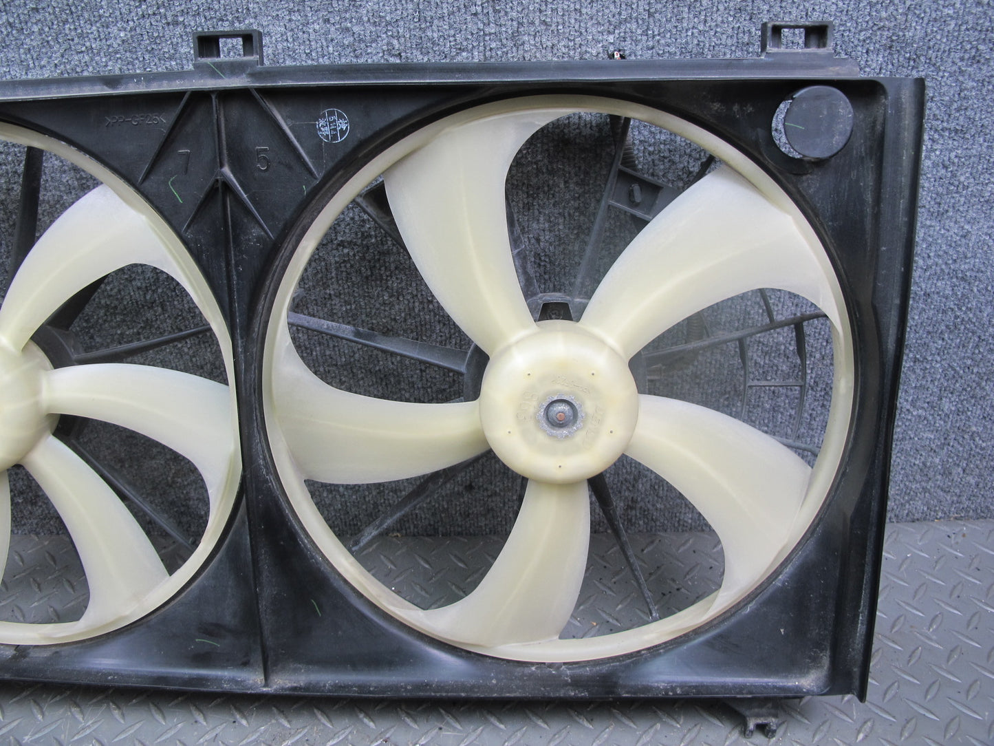 09-12 Lexus IS250 Engine Radiator Cooling Dual Fan Motor w Shroud Assy OEM