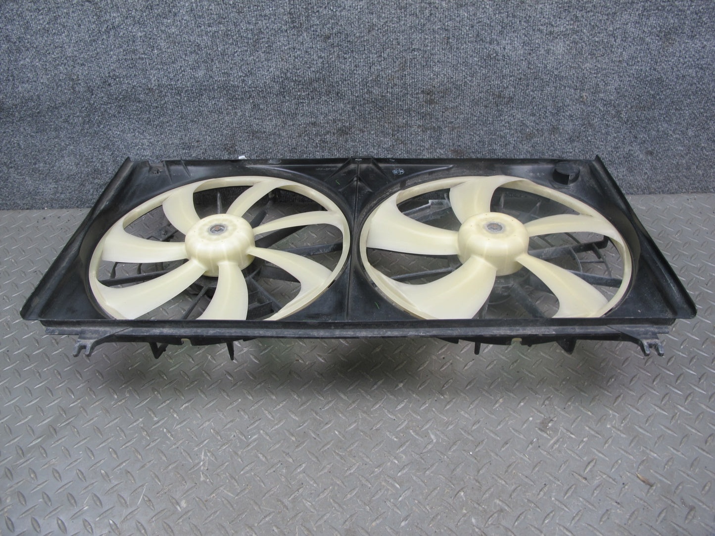 09-12 Lexus IS250 Engine Radiator Cooling Dual Fan Motor w Shroud Assy OEM