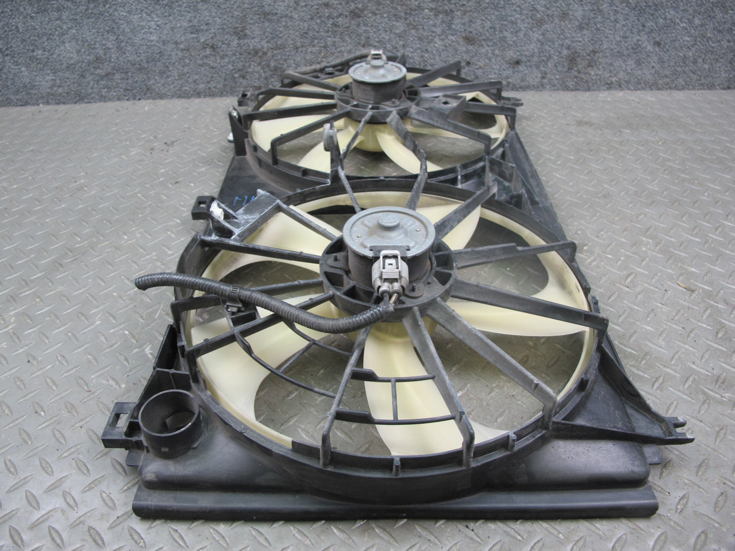 09-12 Lexus IS250 Engine Radiator Cooling Dual Fan Motor w Shroud Assy OEM