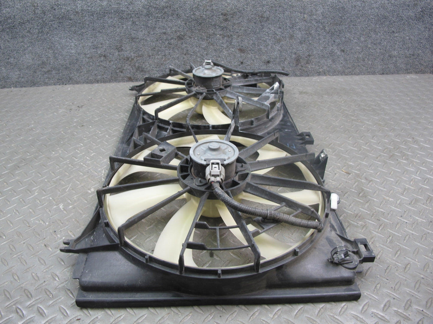 09-12 Lexus IS250 Engine Radiator Cooling Dual Fan Motor w Shroud Assy OEM