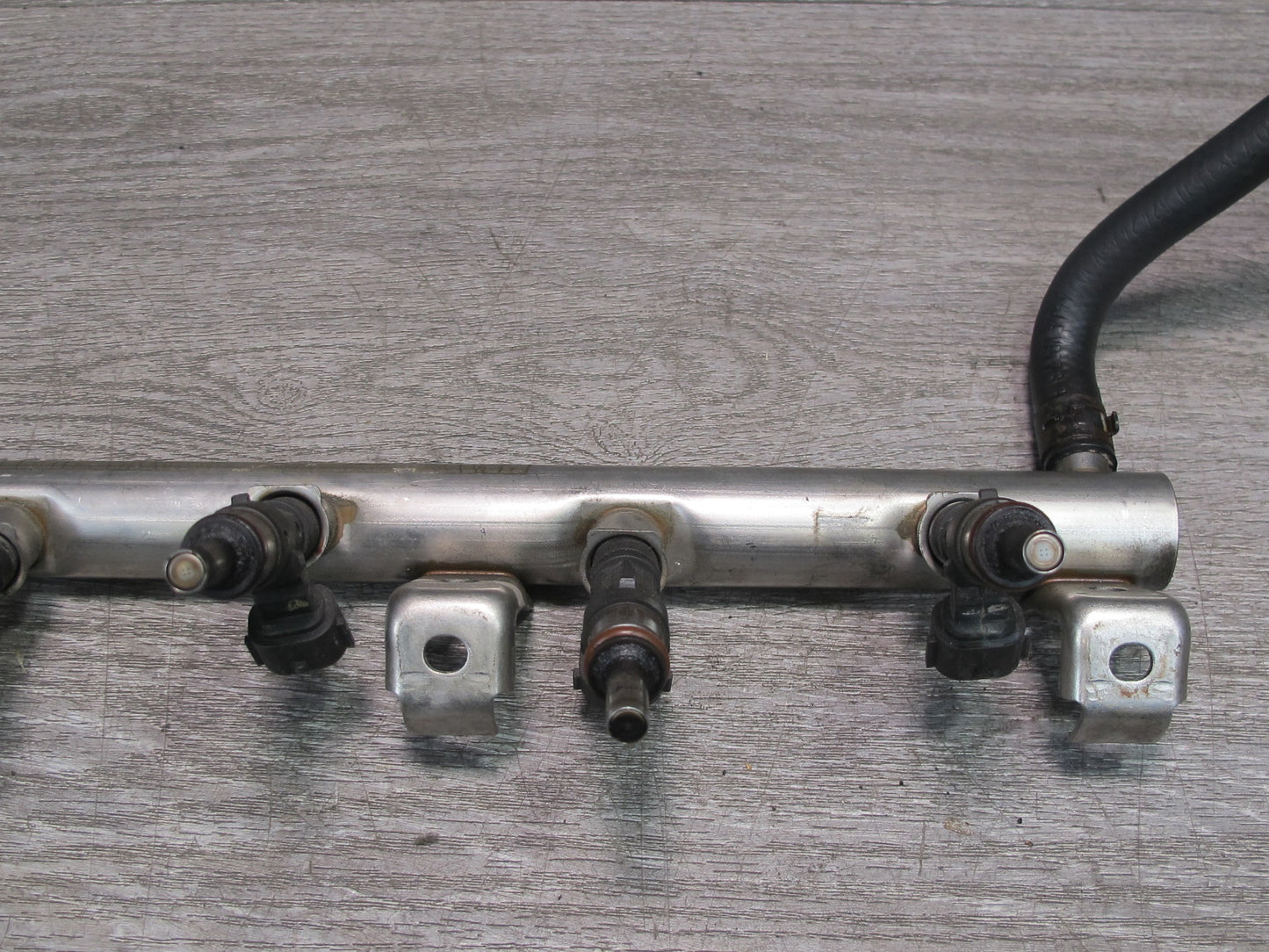 2008 VW Golf R32 MK5 VR6 3.2L Cbra Fuel Injection Rail Tube w Injectors OEM