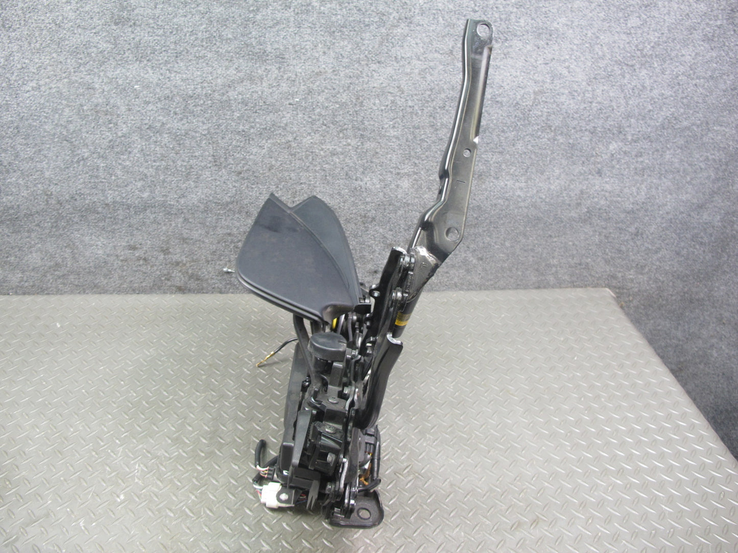 10-15 Lexus IS350 IS250 Convertible Rear Left Trunk Lid Hinge w Motor OEM