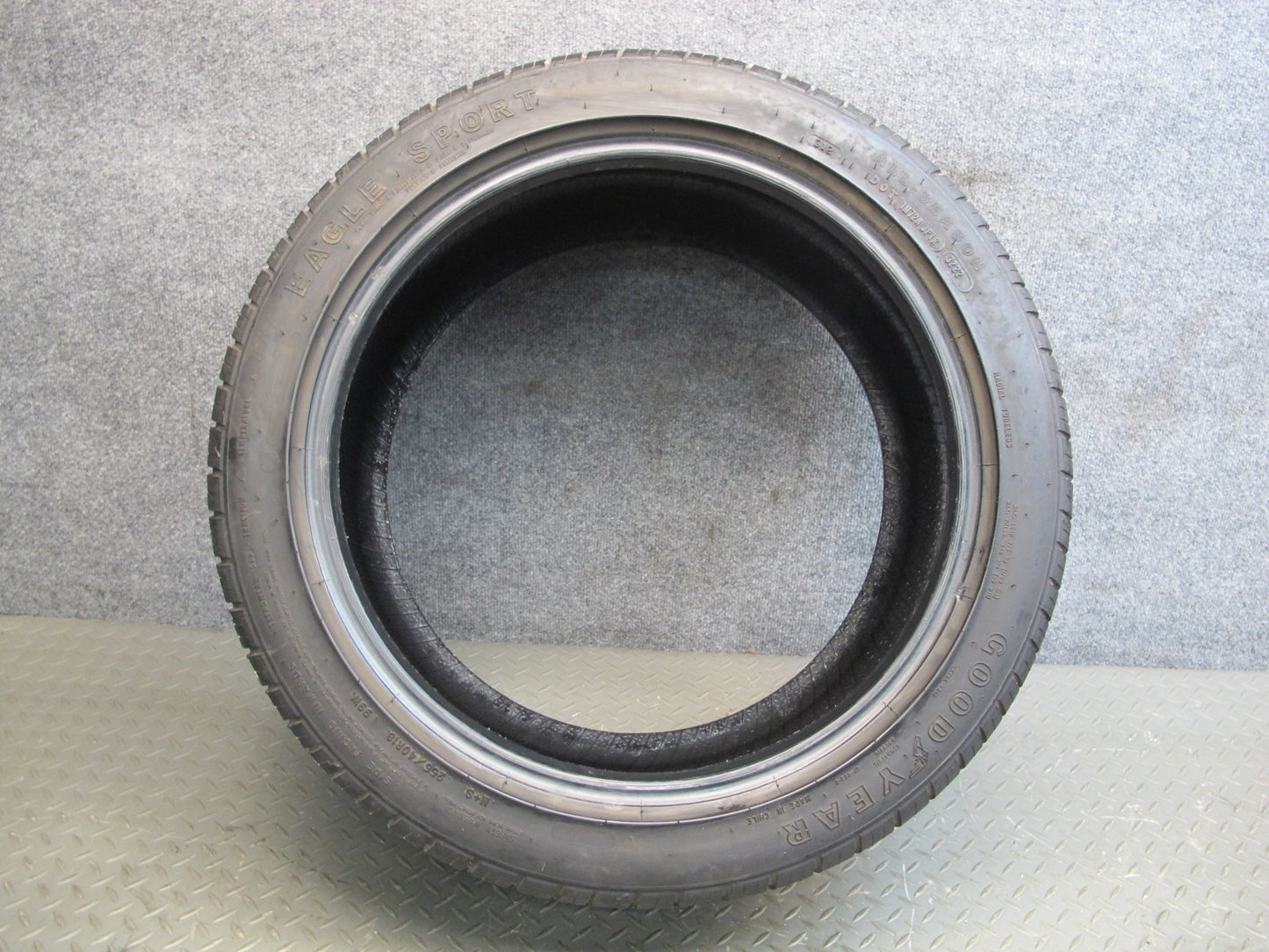 Goodyear Eagle Sport ALL Season Tire 255/40 R18 99W 3222 8/32 Tread