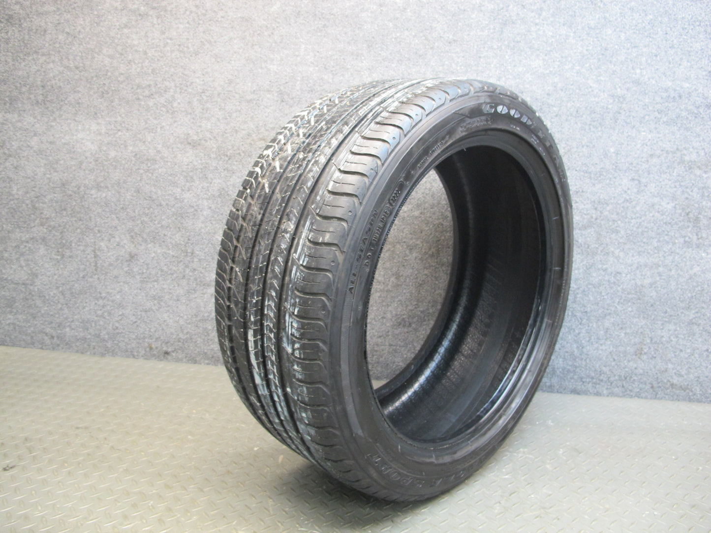 Goodyear Eagle Sport ALL Season Tire 255/40 R18 99W 3222 8/32 Tread
