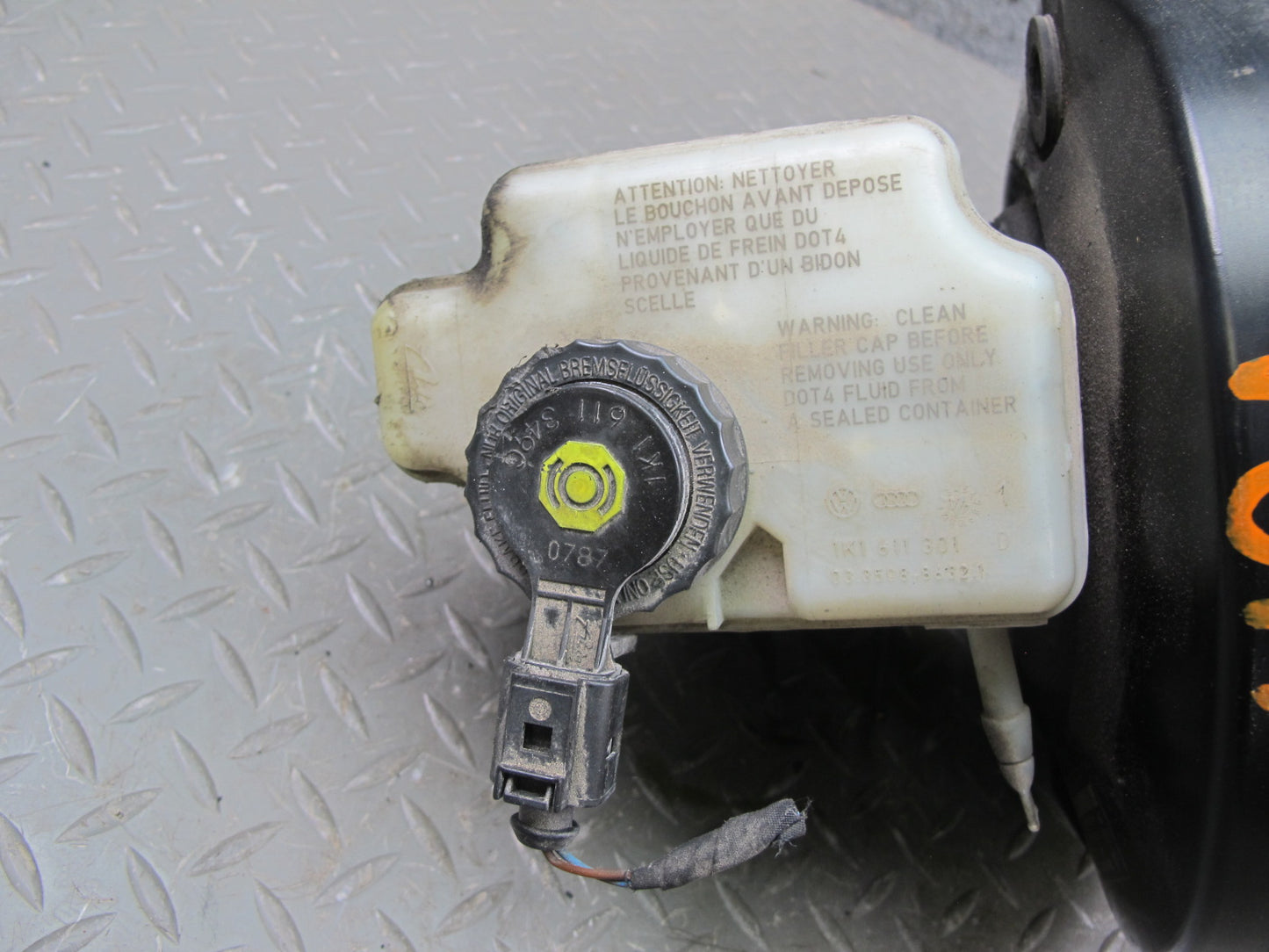 2008 VW Golf R32 MK5 VR6 Brake Master Cylinder Booster Fluid Reservoir OEM