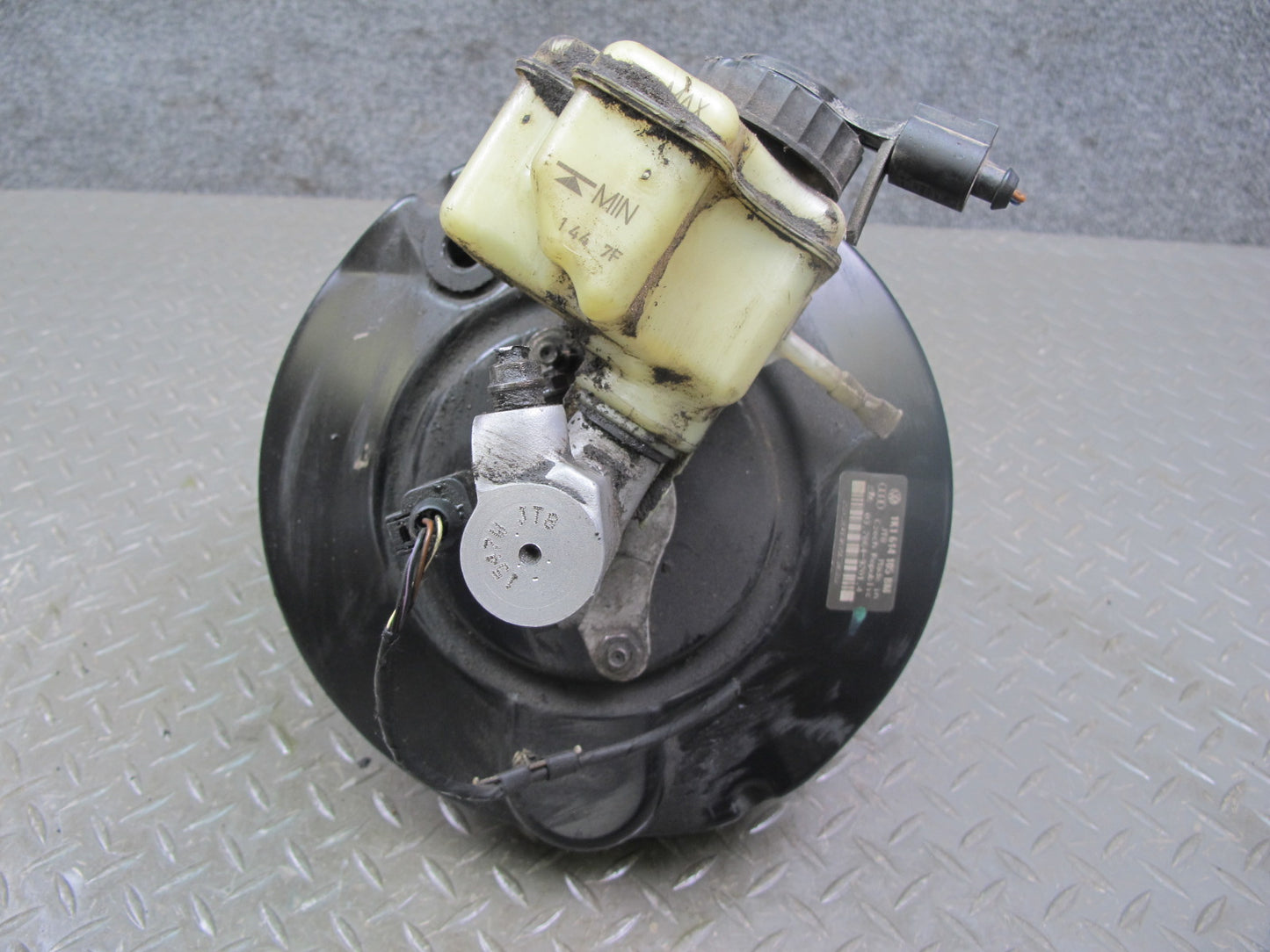 2008 VW Golf R32 MK5 VR6 Brake Master Cylinder Booster Fluid Reservoir OEM