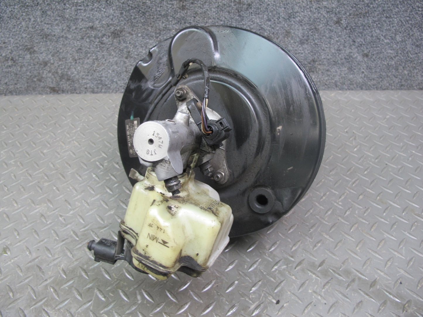 2008 VW Golf R32 MK5 VR6 Brake Master Cylinder Booster Fluid Reservoir OEM