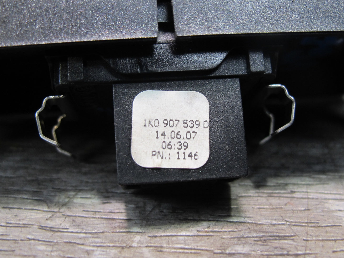 05-10 VW R32 GTI Jetta Rabbit Ambient Sunlight Sunload Sensor 1K0907539D OEM