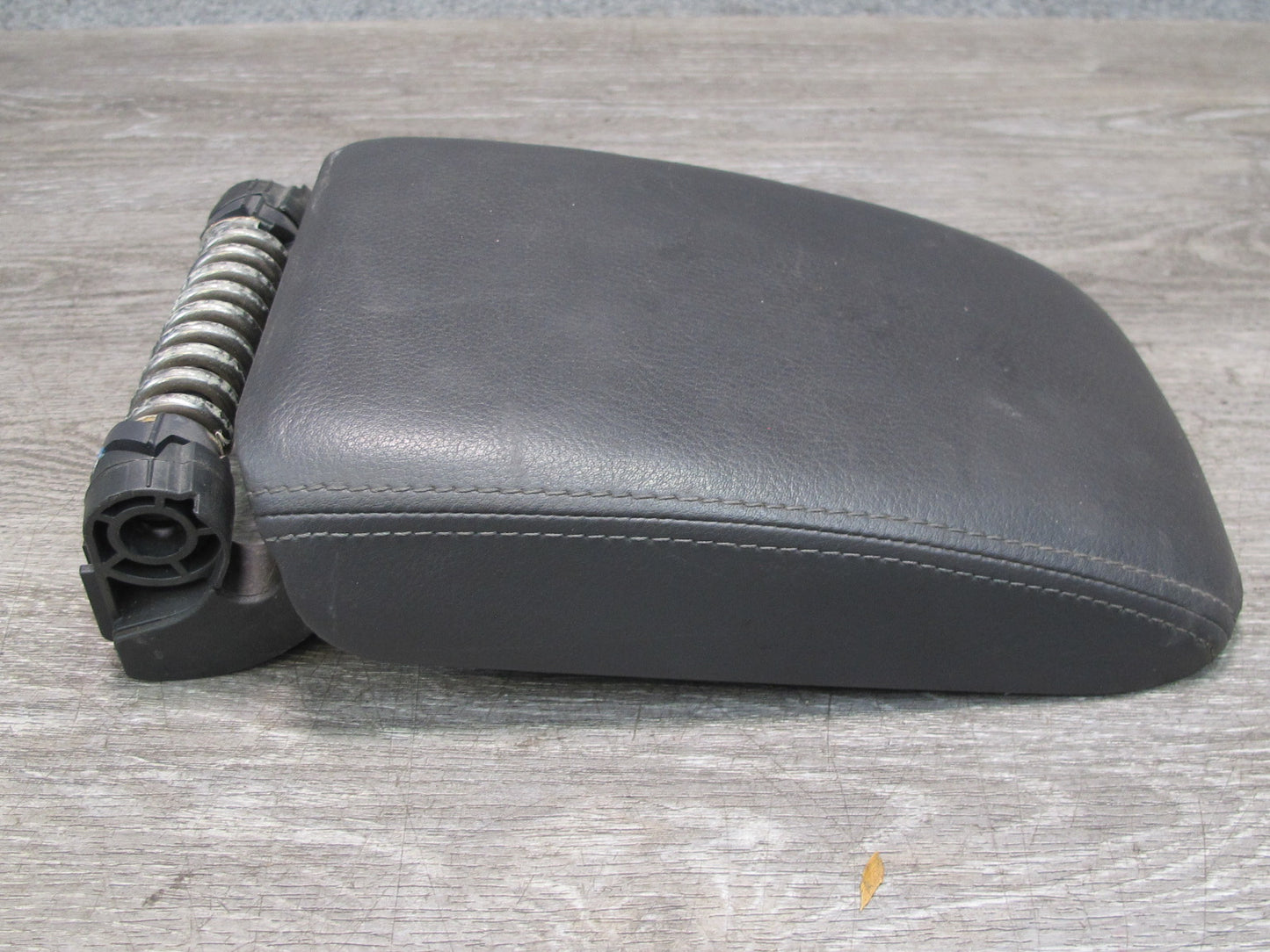 05-09 VW Golf R32 GTI Rabbit Jetta Center Console Leather Armrest Lid OEM