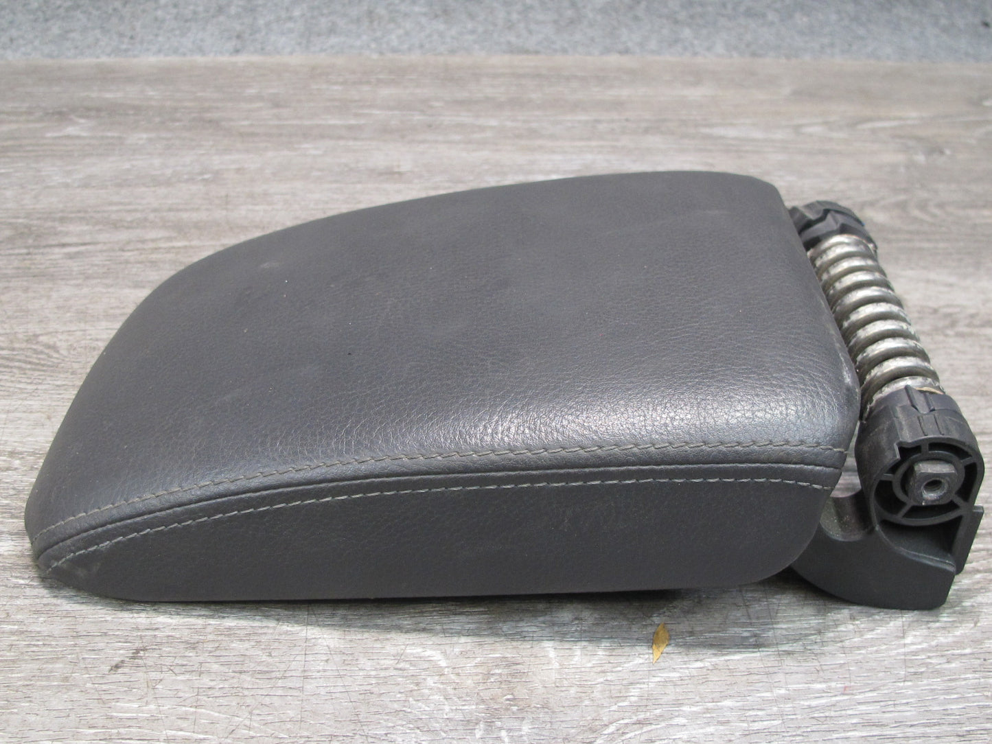 05-09 VW Golf R32 GTI Rabbit Jetta Center Console Leather Armrest Lid OEM