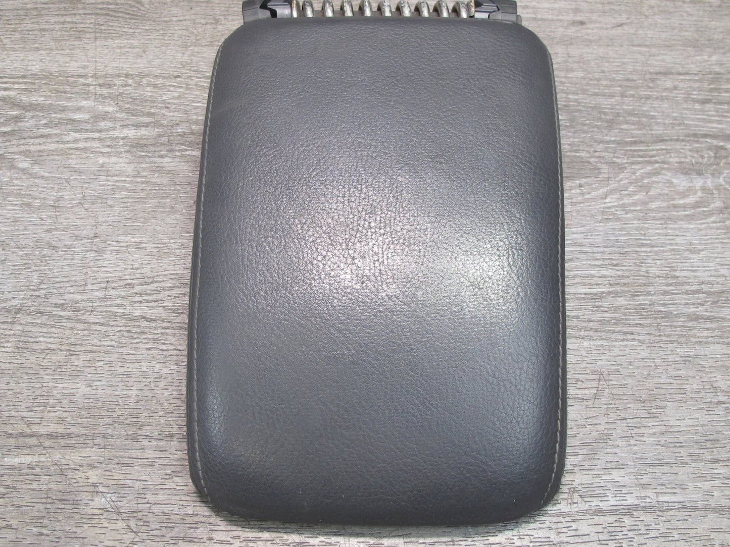 05-09 VW Golf R32 GTI Rabbit Jetta Center Console Leather Armrest Lid OEM