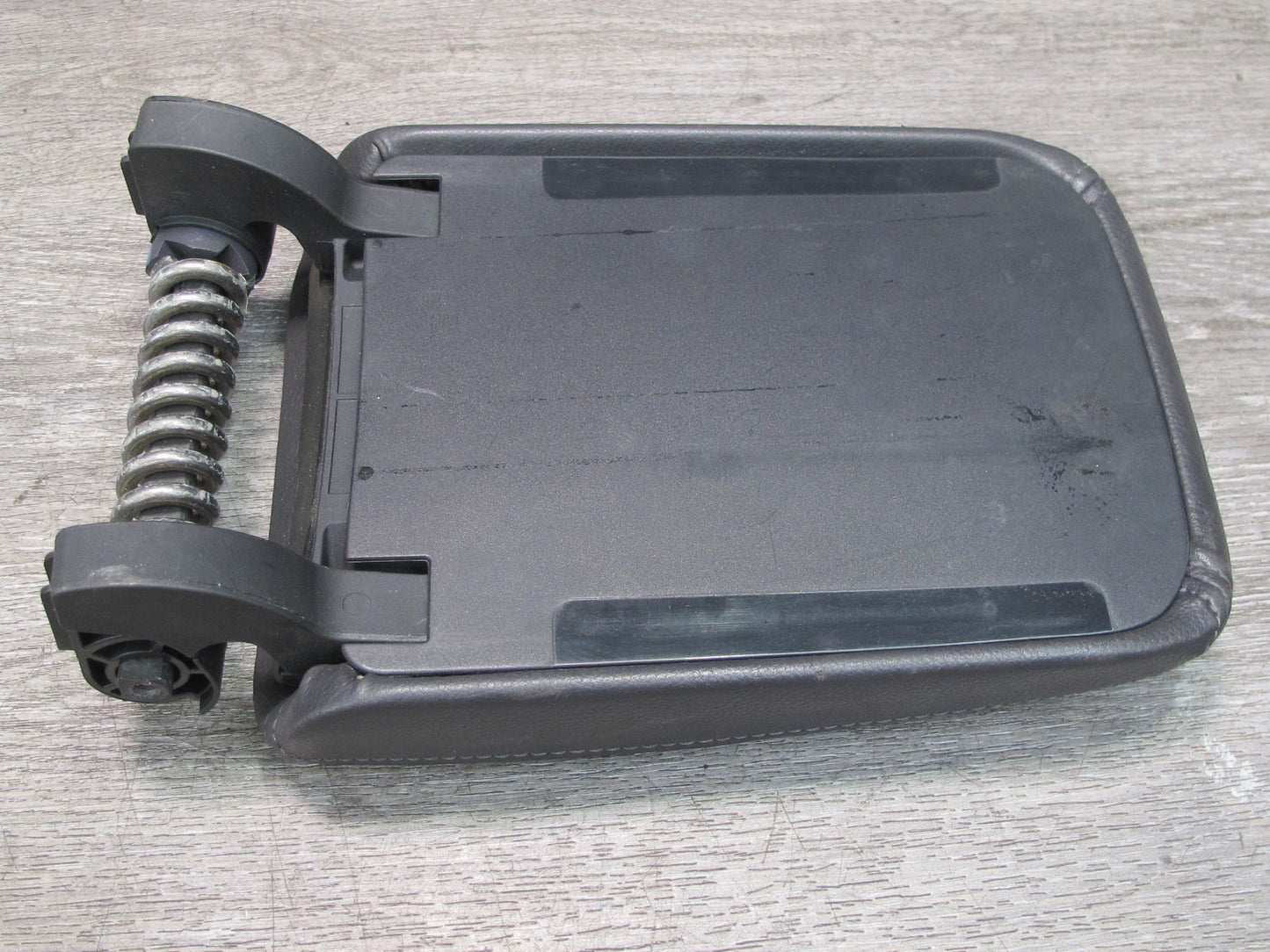 05-09 VW Golf R32 GTI Rabbit Jetta Center Console Leather Armrest Lid OEM