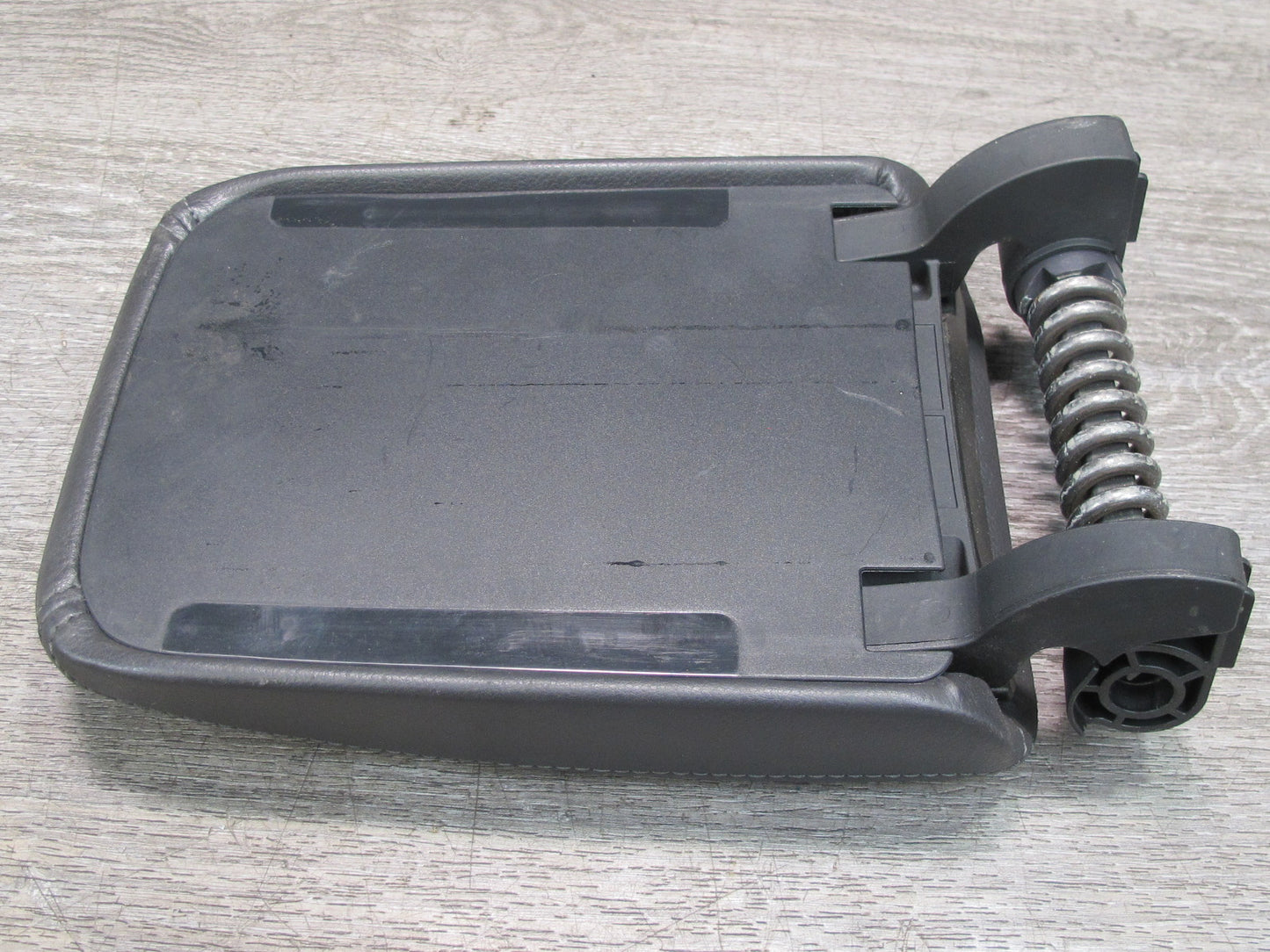 05-09 VW Golf R32 GTI Rabbit Jetta Center Console Leather Armrest Lid OEM