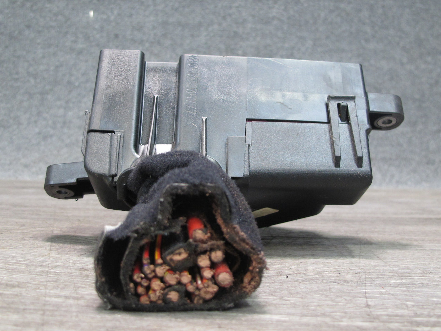 2008 VW Golf MK5 R32 VR6 Interior Fuse Relay Box Module OEM
