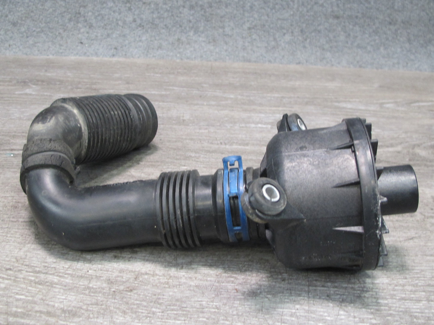 2008 VW R32 VR6 3.2L Engine Air Intake Resonator w Duct Hose Pipe OEM