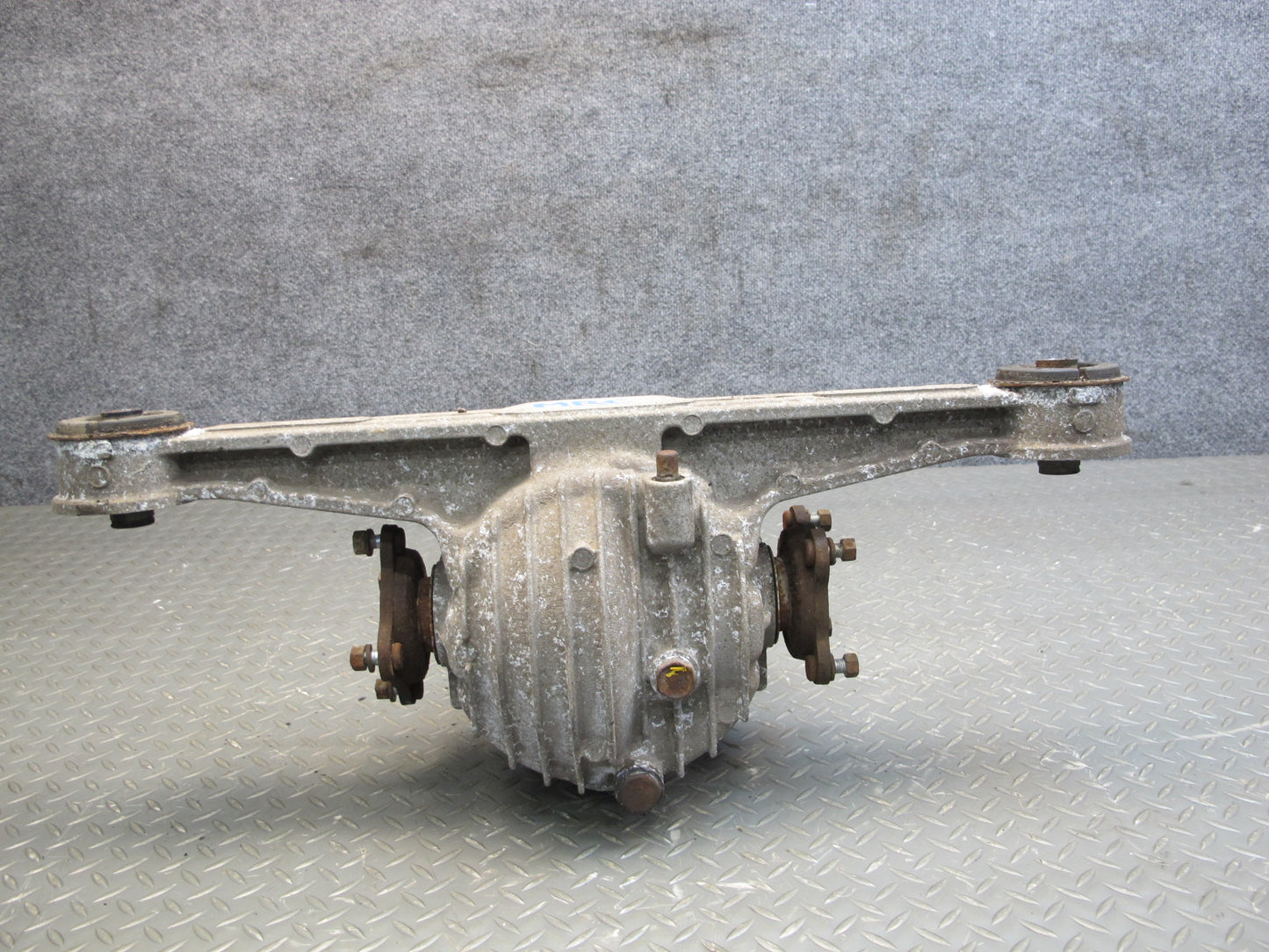 86-90 Mazda RX7 Coupe MT 5 Speed NA Open Rear Differential Carrier 4.10 R OEM