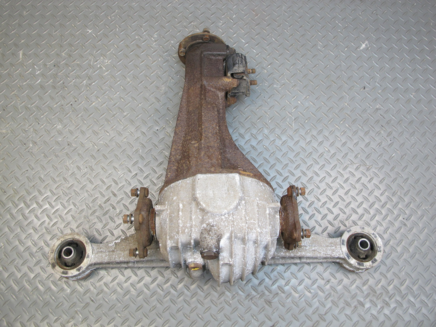 86-90 Mazda RX7 Coupe MT 5 Speed NA Open Rear Differential Carrier 4.10 R OEM