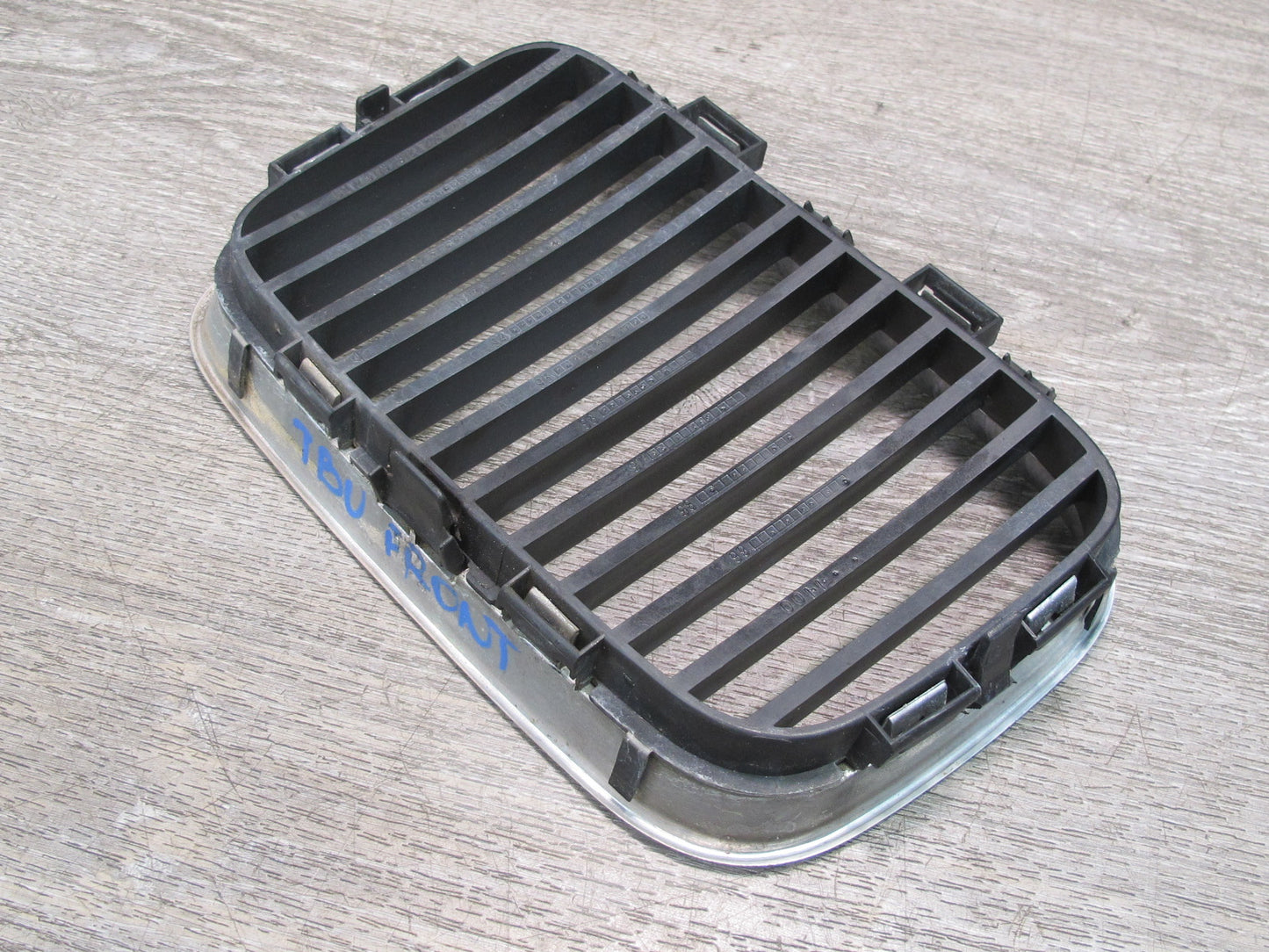 96-99 BMW E36 3-SERIES Set of 2 Front Left & Right Kidney Vent Grille OEM