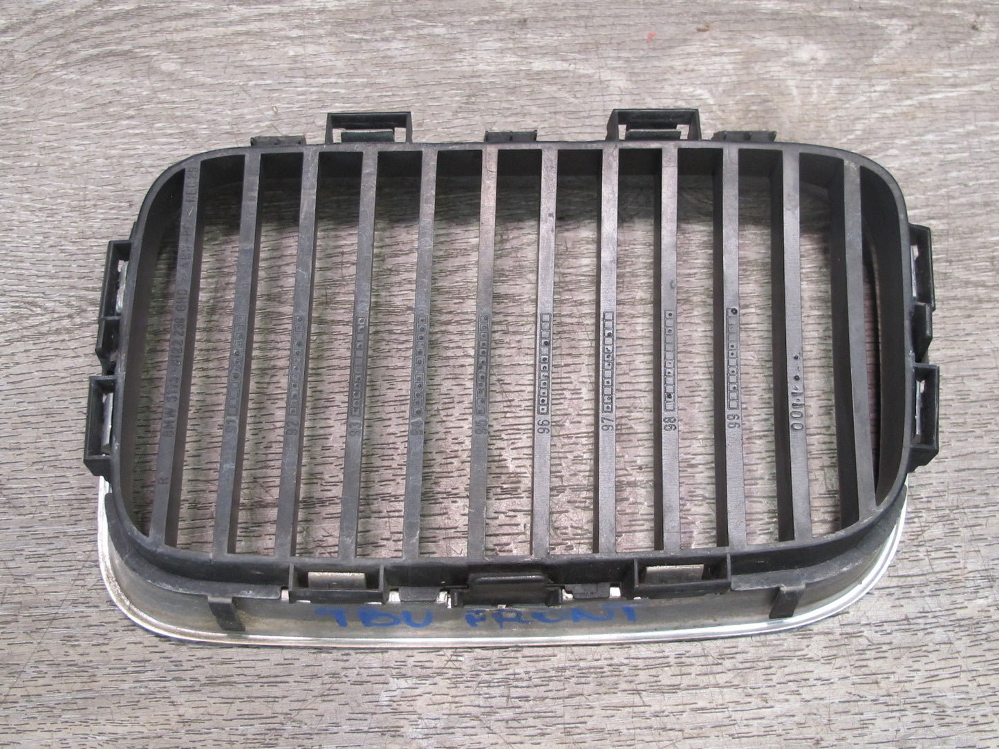 96-99 BMW E36 3-SERIES Set of 2 Front Left & Right Kidney Vent Grille OEM