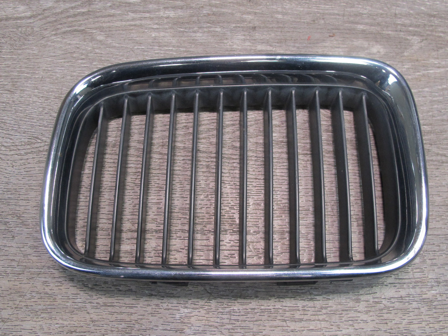 96-99 BMW E36 3-SERIES Set of 2 Front Left & Right Kidney Vent Grille OEM