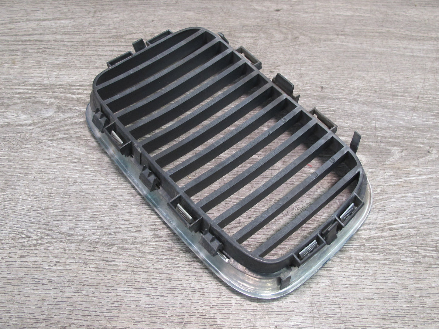96-99 BMW E36 3-SERIES Set of 2 Front Left & Right Kidney Vent Grille OEM