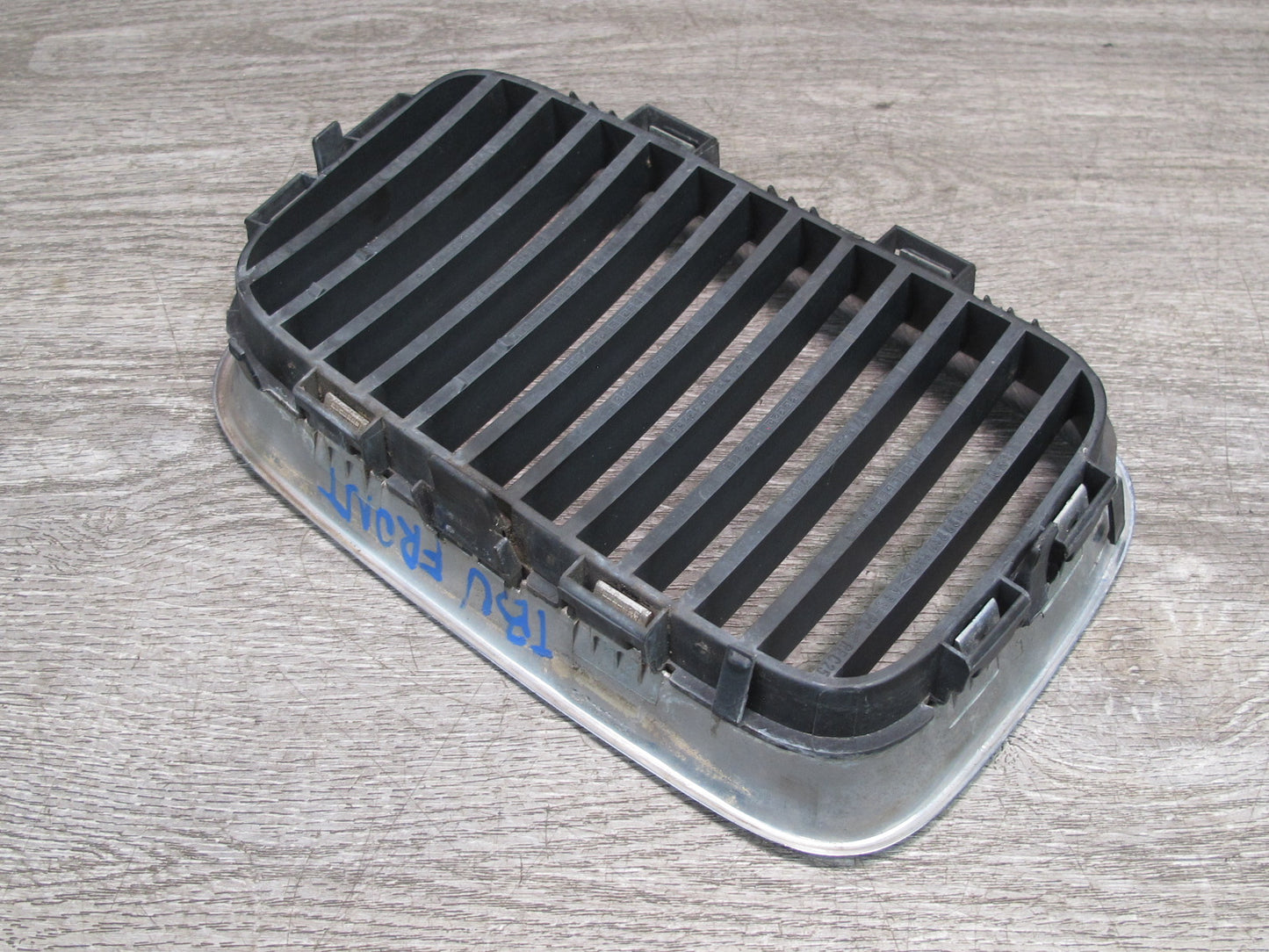 96-99 BMW E36 3-SERIES Set of 2 Front Left & Right Kidney Vent Grille OEM