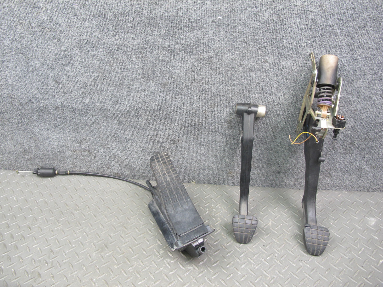 1999 2005 Porsche 911 Carrera 996 M T Accelerator Gas Brake Clutch Ped 1999-2005-porsche-911-carrera-996-m-t-accelerator-gas-brake-clutch-ped