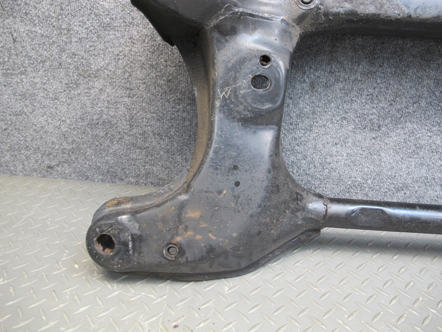 01-03 Lexus UCF30L LS430 Front Suspension Sub Frame Crossmember Cradle OEM