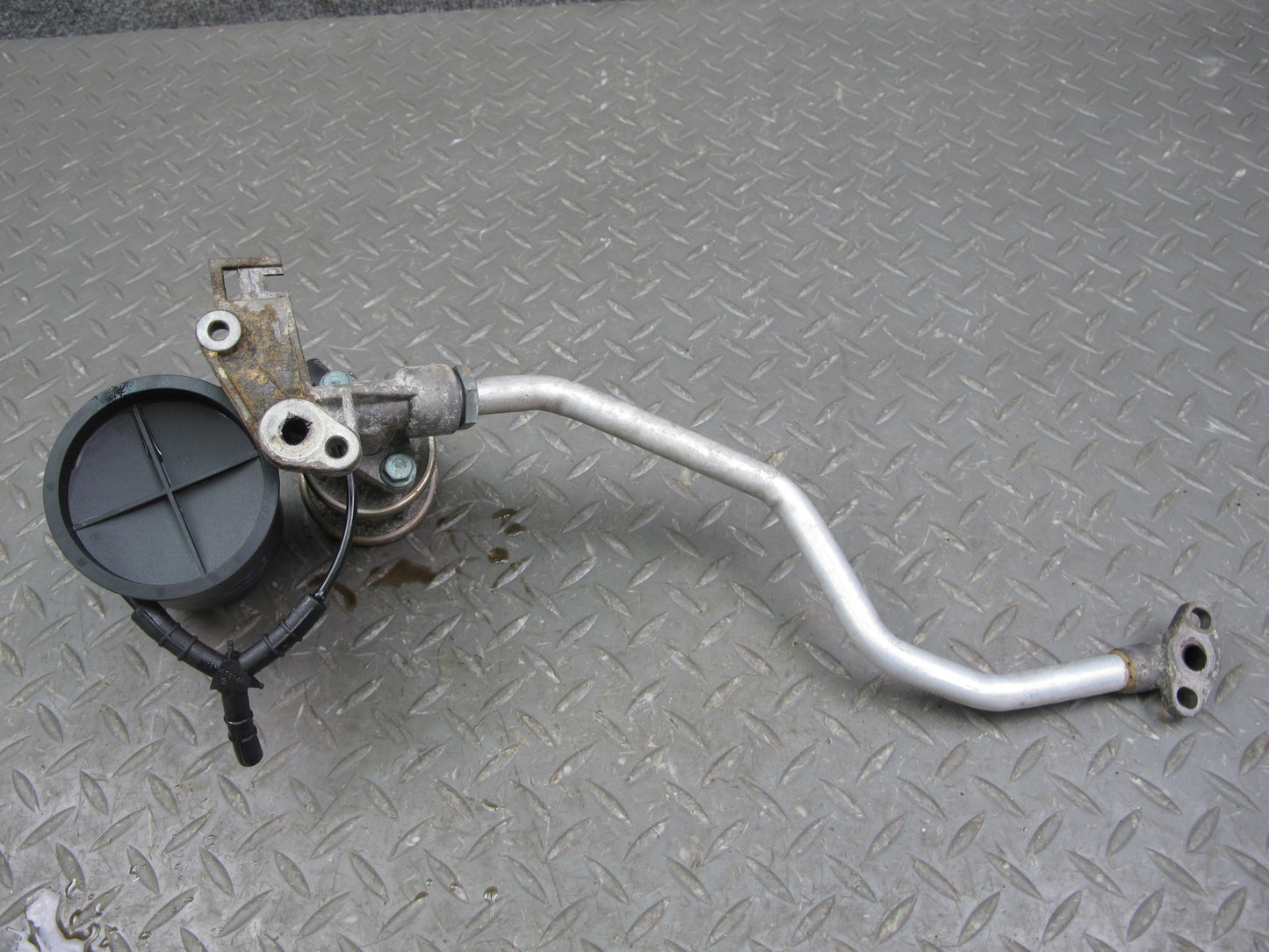 1999-2005 Porsche 911 Carrera 996 Air Injection Vacuum Tank Reservoir Line