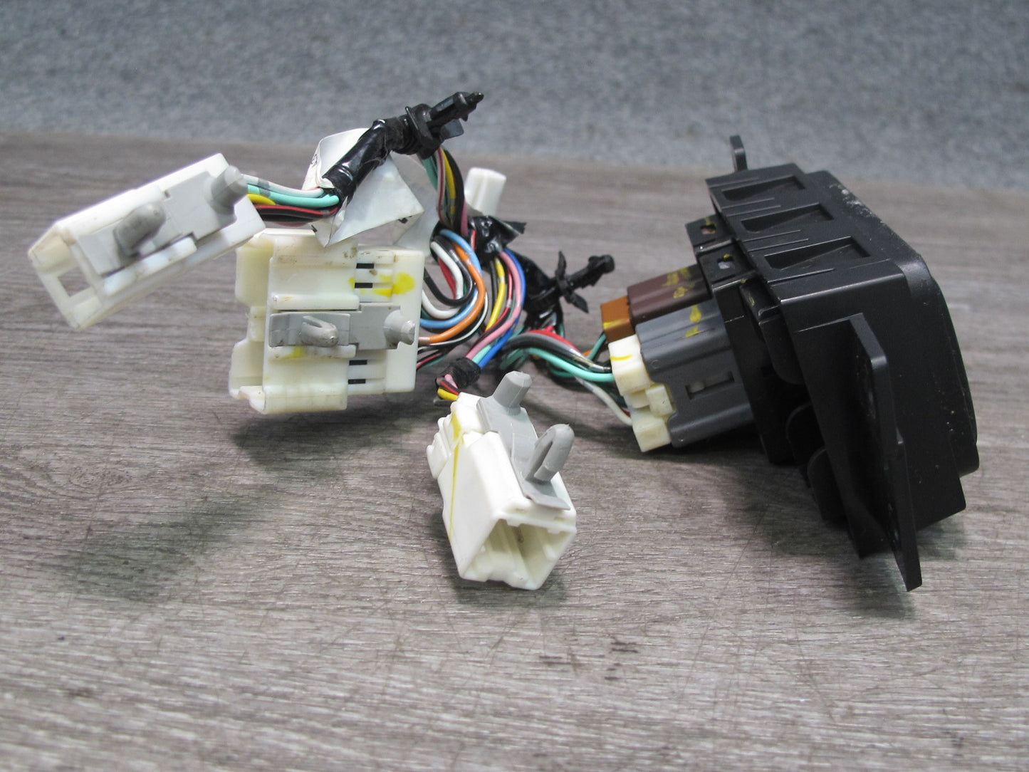 06-08 Nissan 350Z Z33 Center Console Heated Seat Switch Panel w Wiring OEM