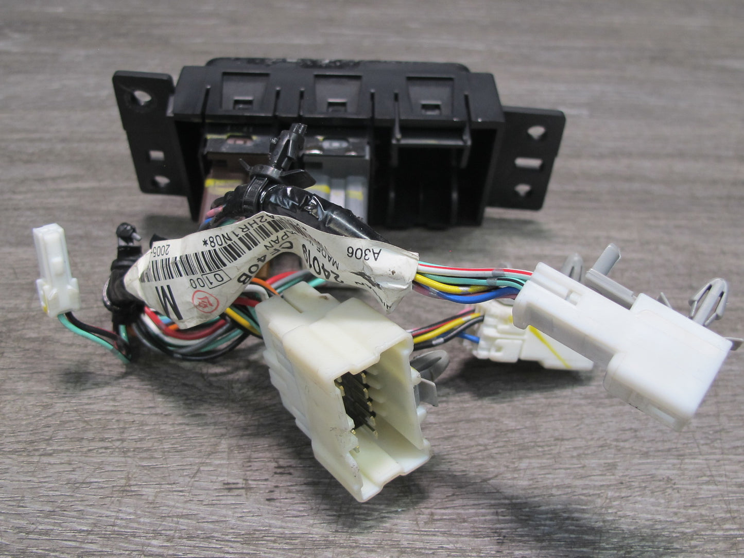 06-08 Nissan 350Z Z33 Center Console Heated Seat Switch Panel w Wiring OEM