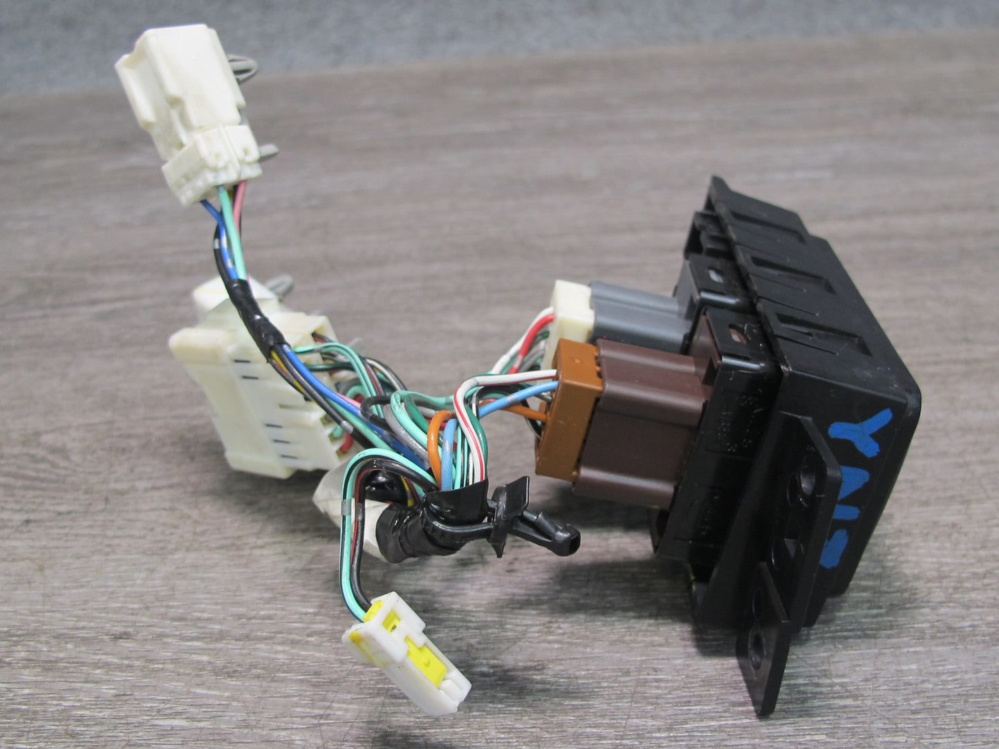 06-08 Nissan 350Z Z33 Center Console Heated Seat Switch Panel w Wiring OEM