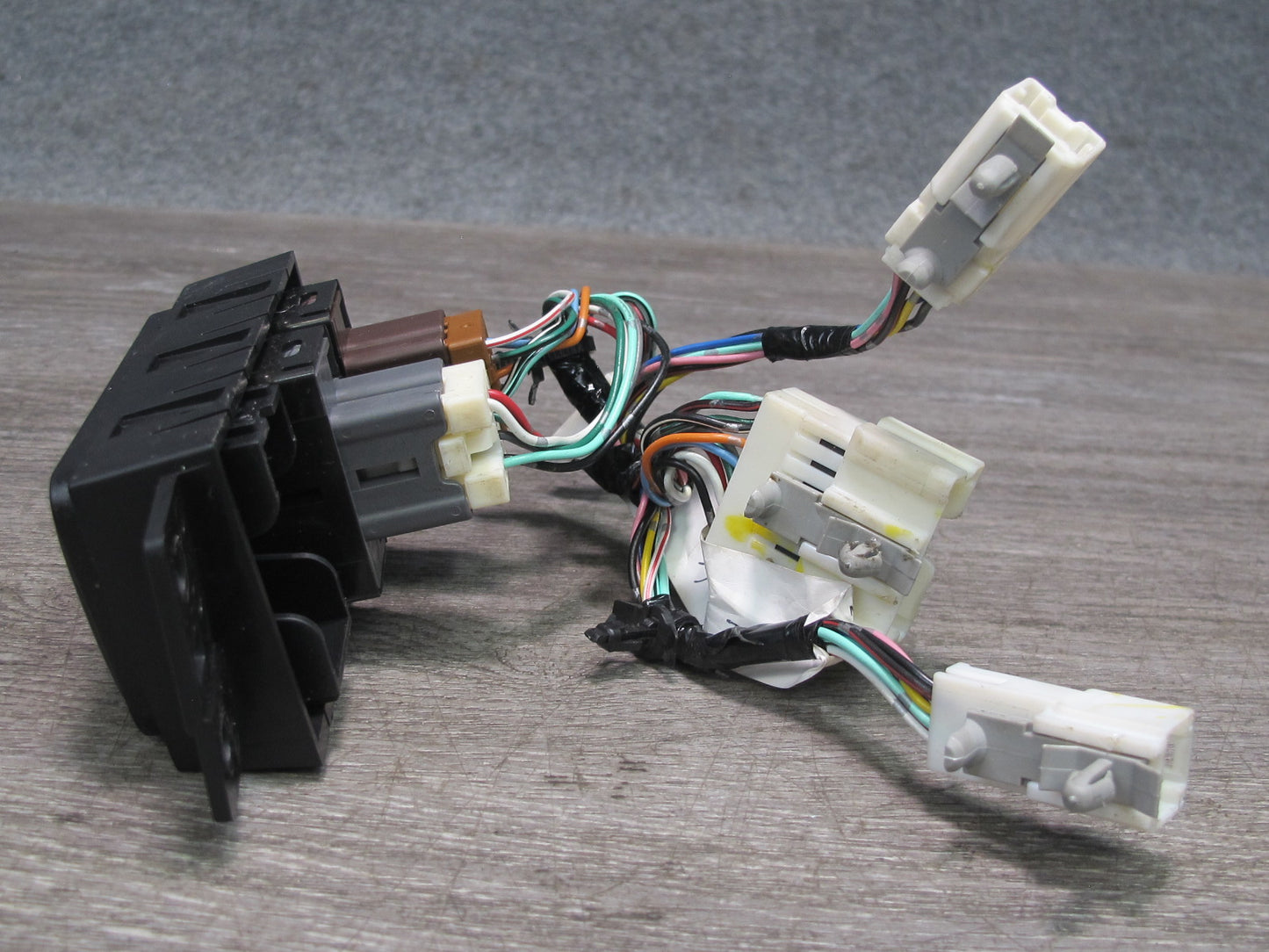 06-08 Nissan 350Z Z33 Center Console Heated Seat Switch Panel w Wiring OEM