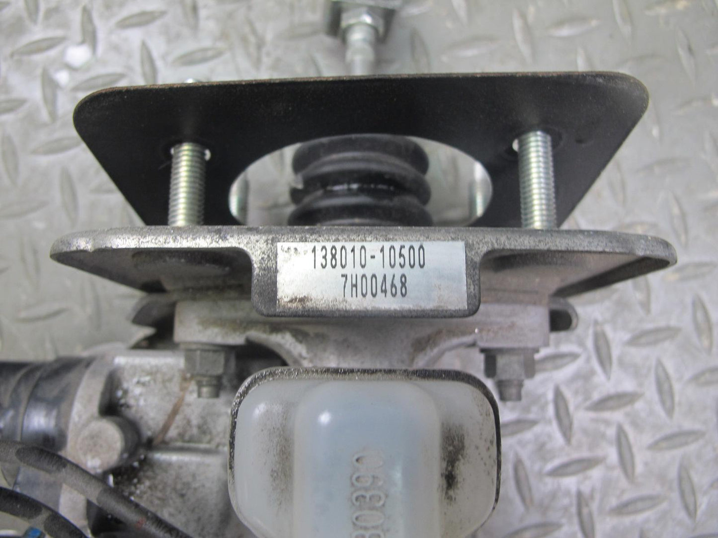 07-10 Lexus LS600hL LS460 Brake Master Cylinder Reservoir Tank OEM