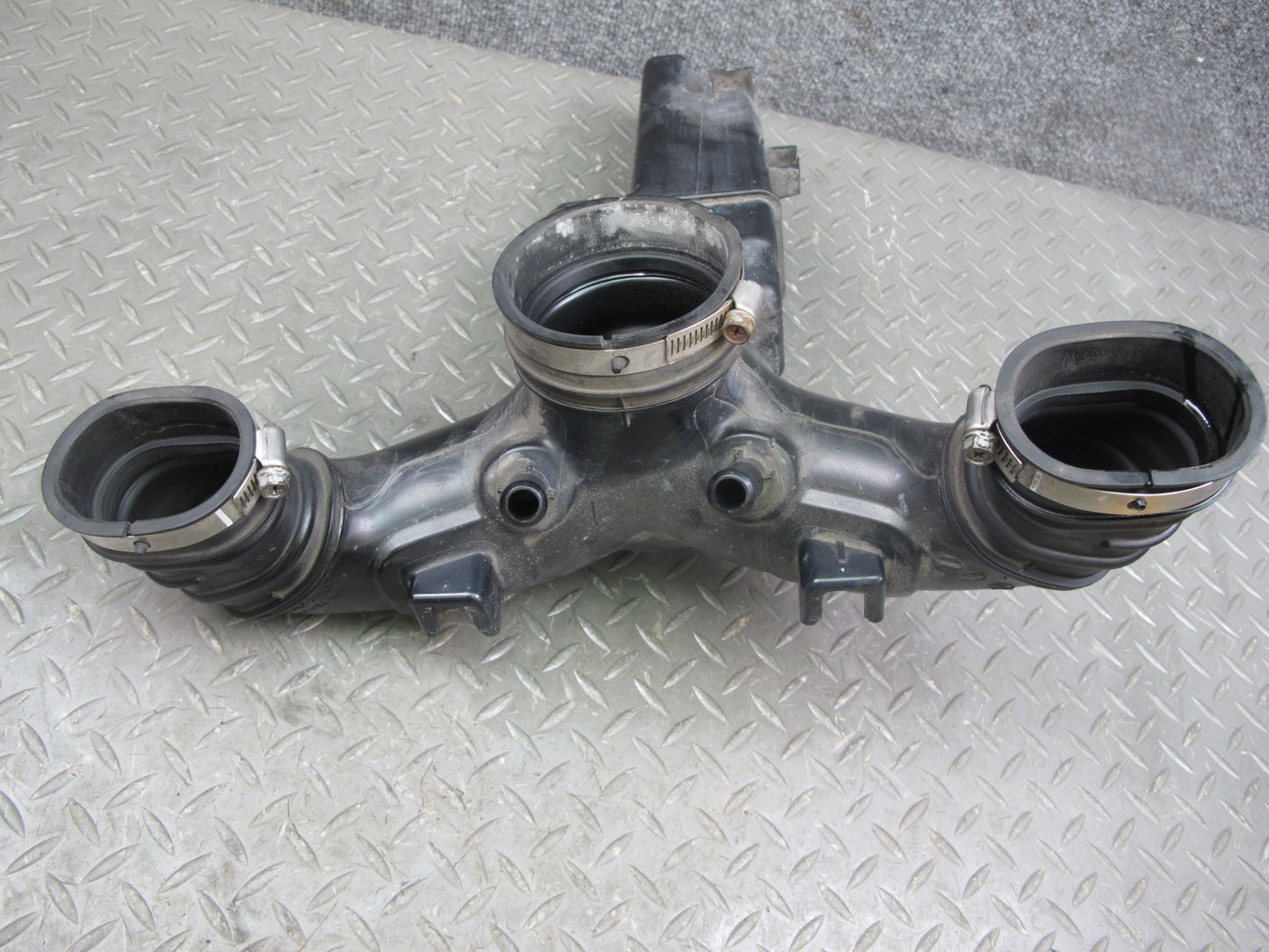 08-17 Lexus UVF46 LS600hL LS460 AWD Air Intake Resonator Duct Tube Pipe OEM