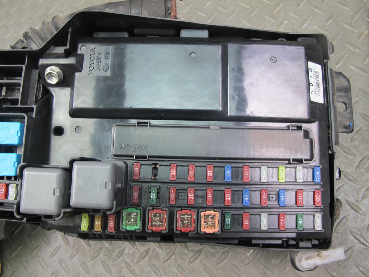 08-16 Lexus LS600hL 2UR-FSE Engine Bay Junction Fuse Relay Box Module OEM