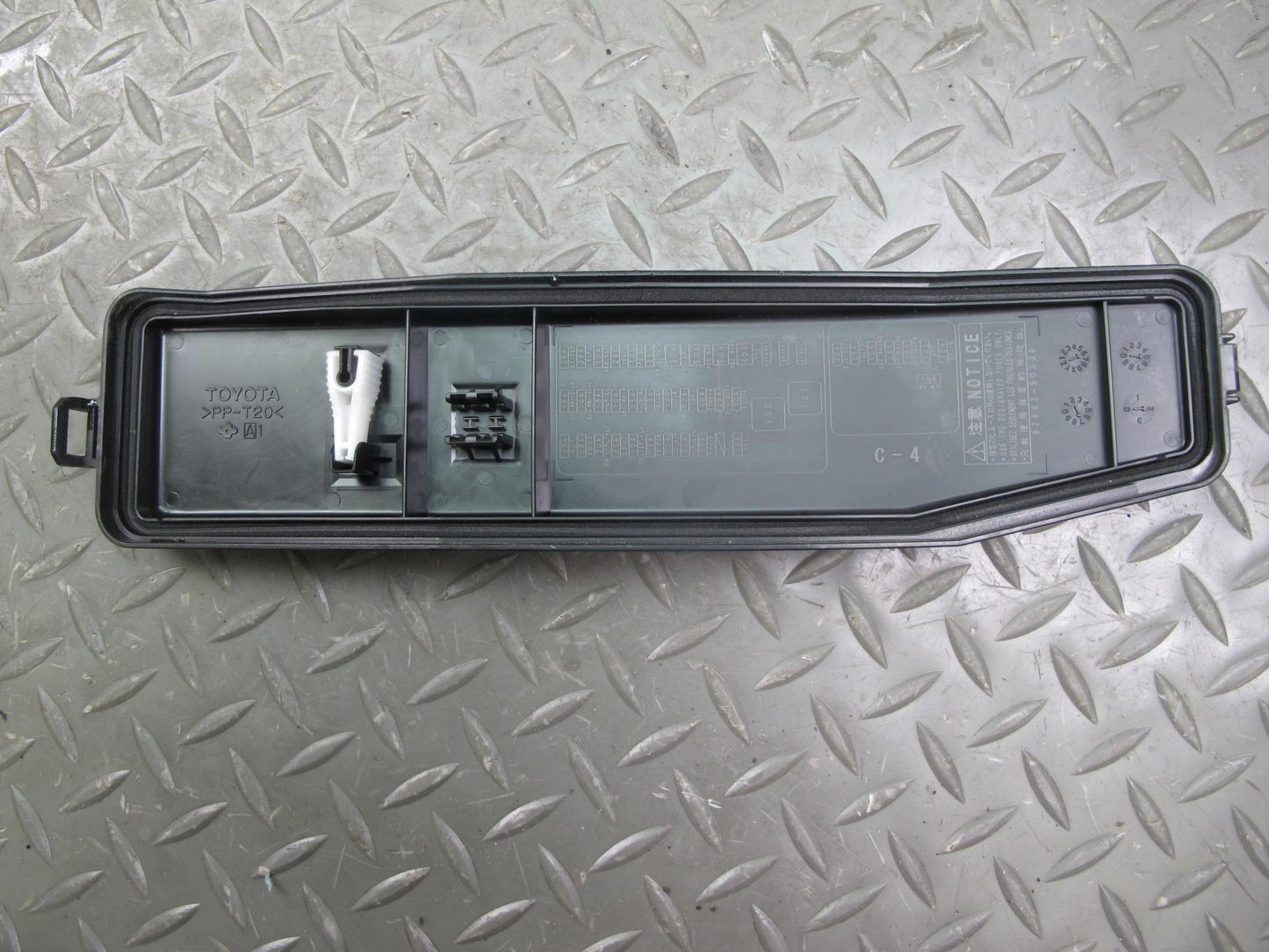 08-16 Lexus LS600hL 2UR-FSE Engine Bay Junction Fuse Relay Box Module OEM