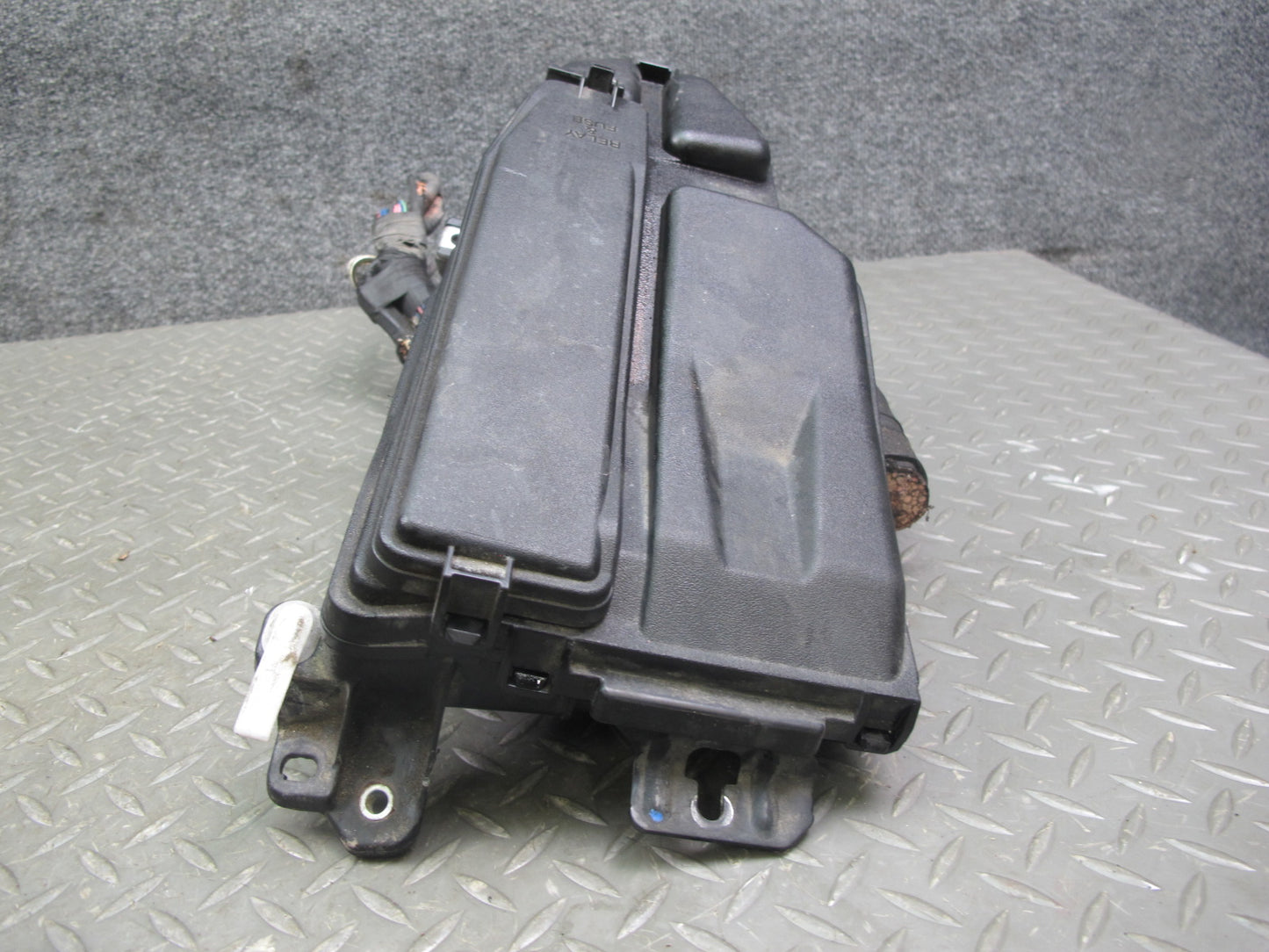 08-16 Lexus LS600hL 2UR-FSE Engine Bay Junction Fuse Relay Box Module OEM