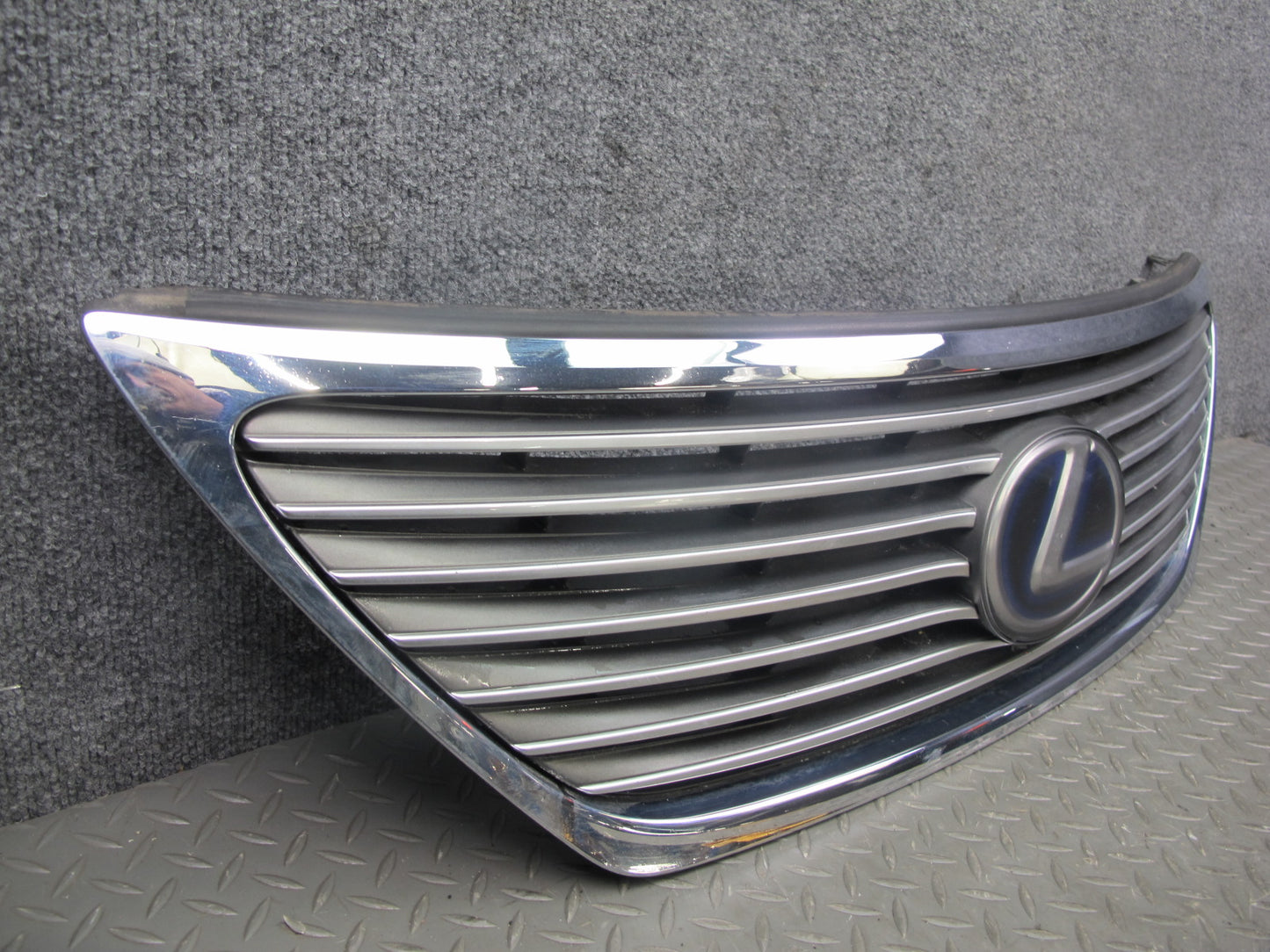 08-09 Lexus UFV46 LS600hL Hybrid Front Bumper Chrome Trim Grille w Emblem OEM