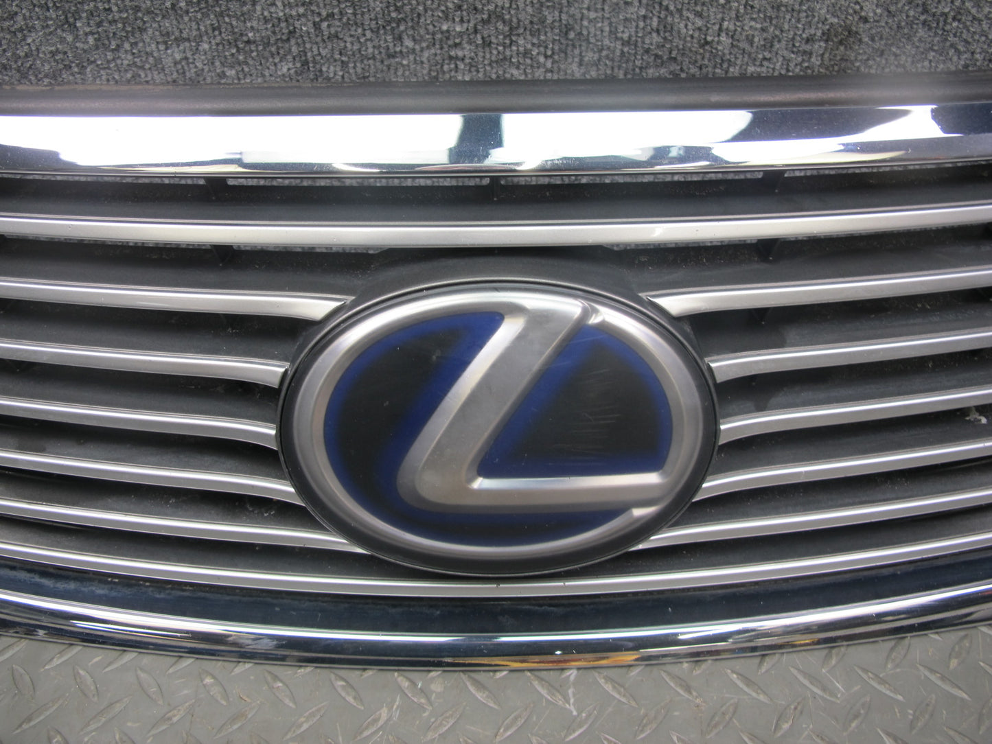 08-09 Lexus UFV46 LS600hL Hybrid Front Bumper Chrome Trim Grille w Emblem OEM