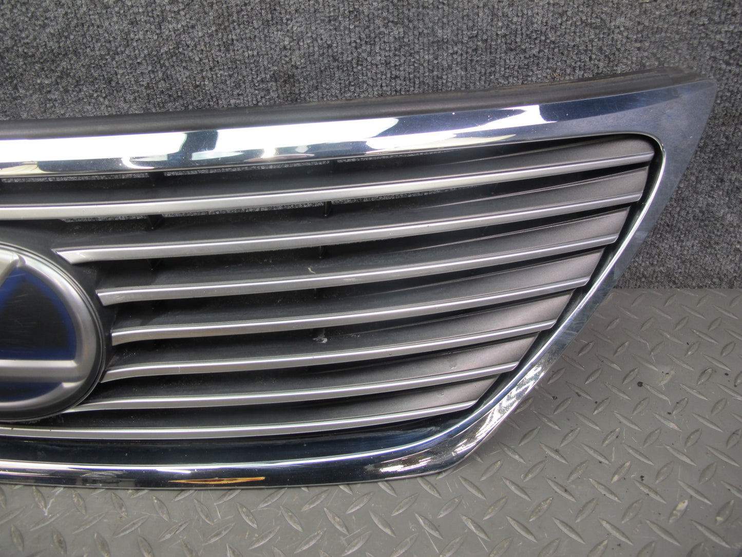 08-09 Lexus UFV46 LS600hL Hybrid Front Bumper Chrome Trim Grille w Emblem OEM