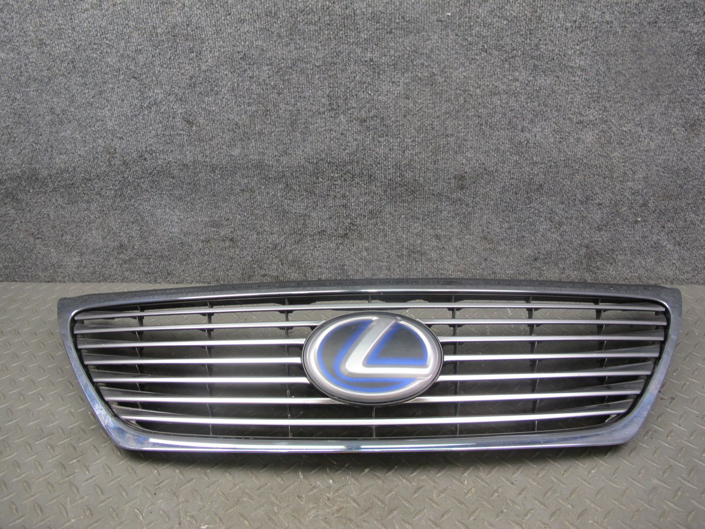 08-09 Lexus UFV46 LS600hL Hybrid Front Bumper Chrome Trim Grille w Emblem OEM