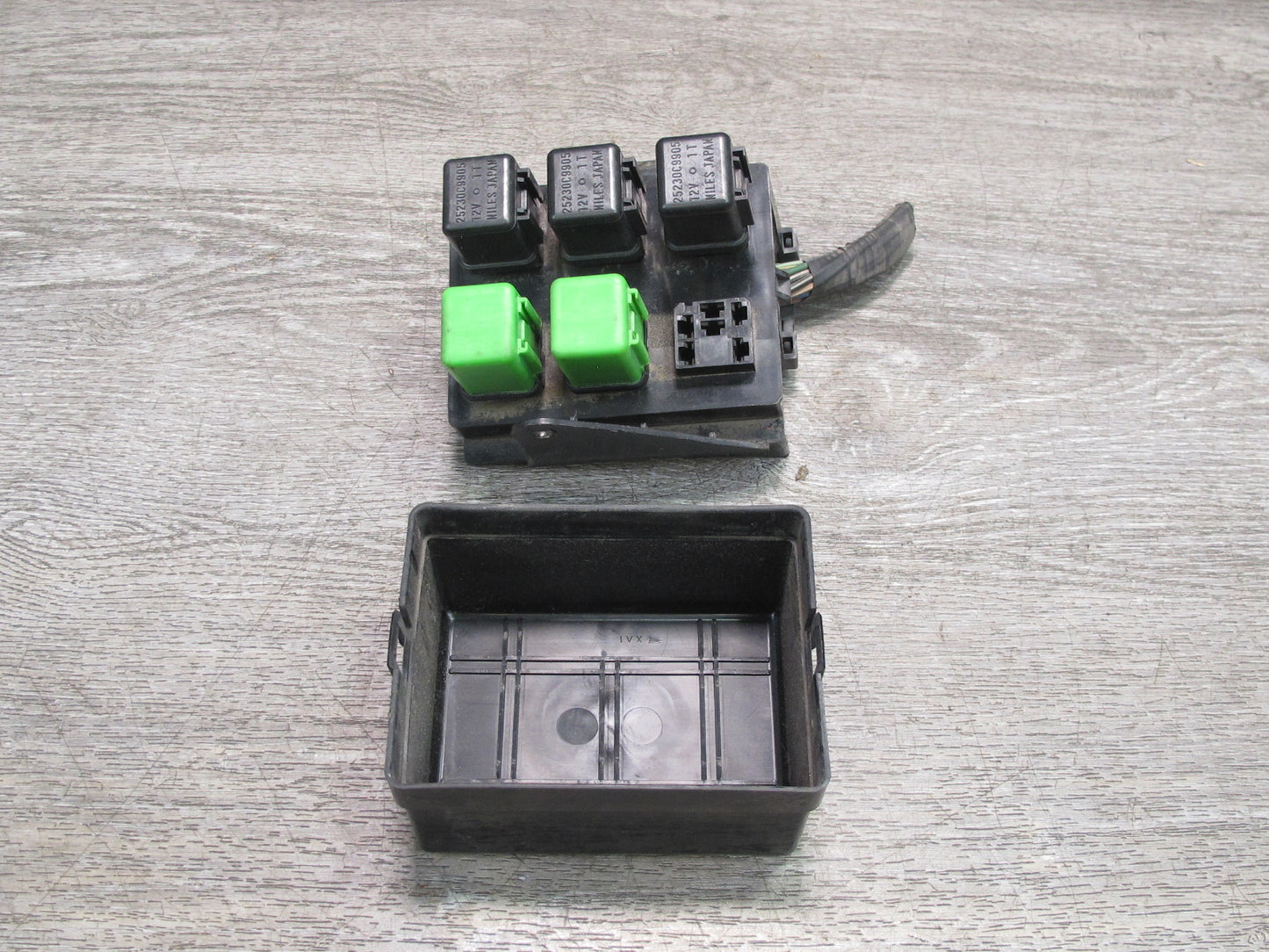 79-83 Datsun Nissan 280ZX S130 NON Turbo Engine Bay Fuse Relay Box w Cover OEM