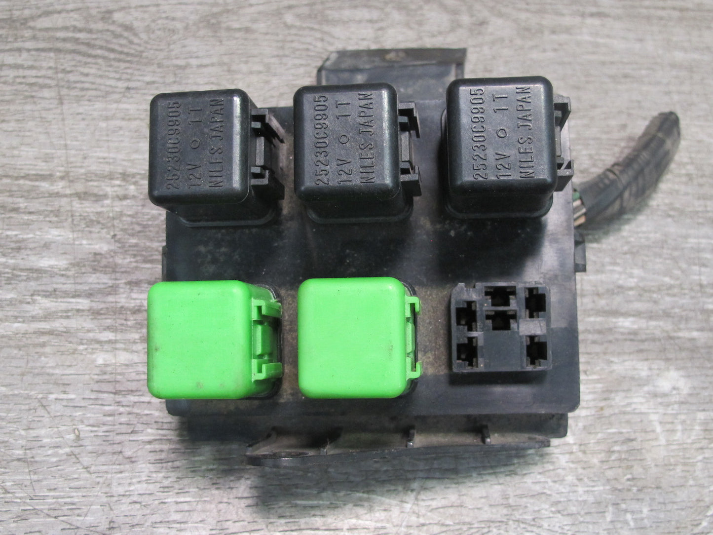79-83 Datsun Nissan 280ZX S130 NON Turbo Engine Bay Fuse Relay Box w Cover OEM