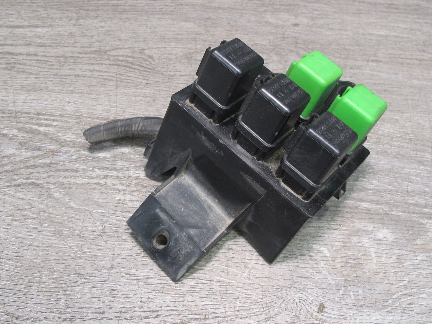 79-83 Datsun Nissan 280ZX S130 NON Turbo Engine Bay Fuse Relay Box w Cover OEM