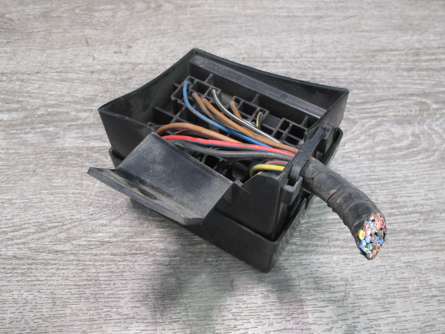 79-83 Datsun Nissan 280ZX S130 NON Turbo Engine Bay Fuse Relay Box w Cover OEM