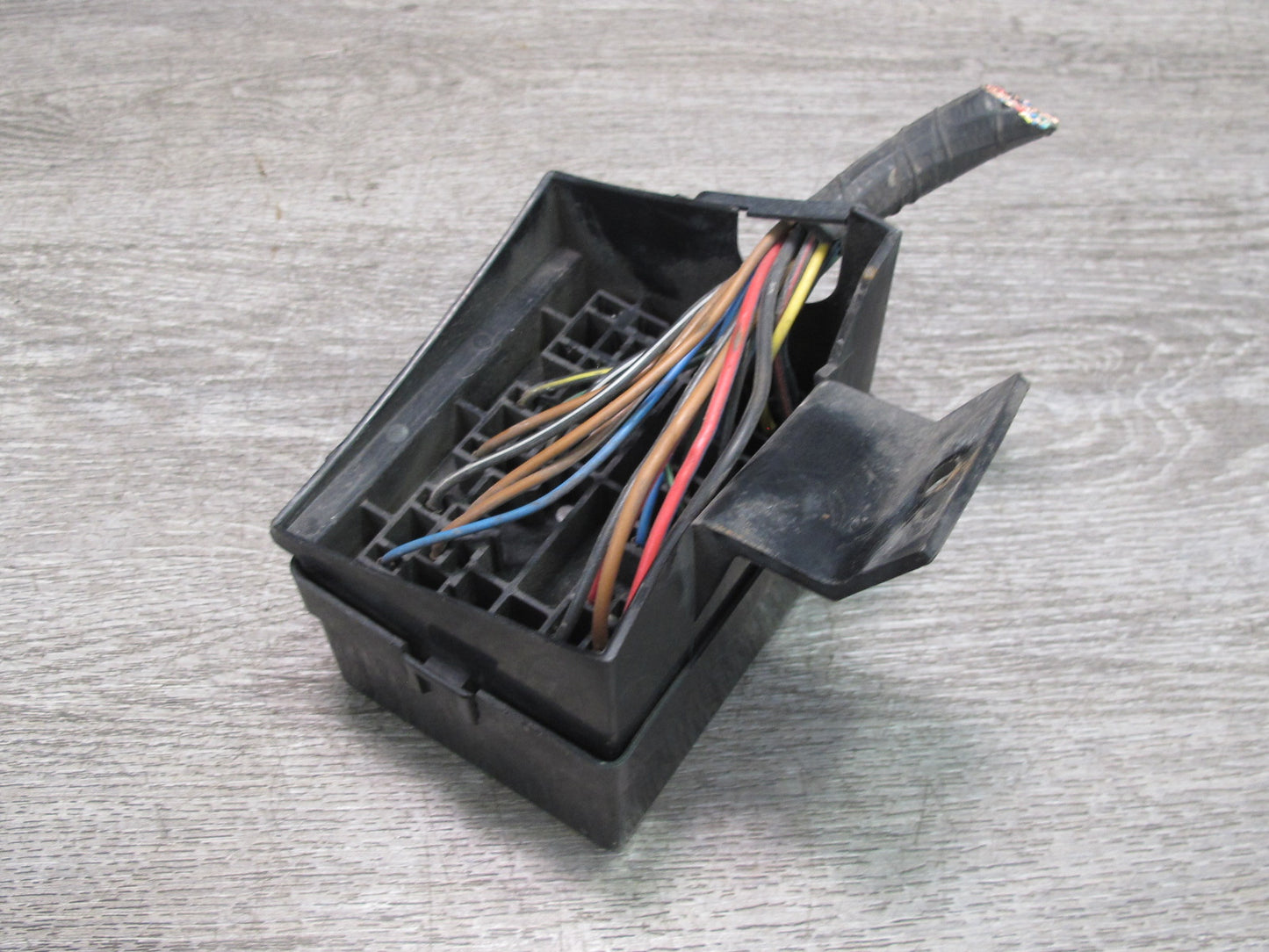 79-83 Datsun Nissan 280ZX S130 NON Turbo Engine Bay Fuse Relay Box w Cover OEM
