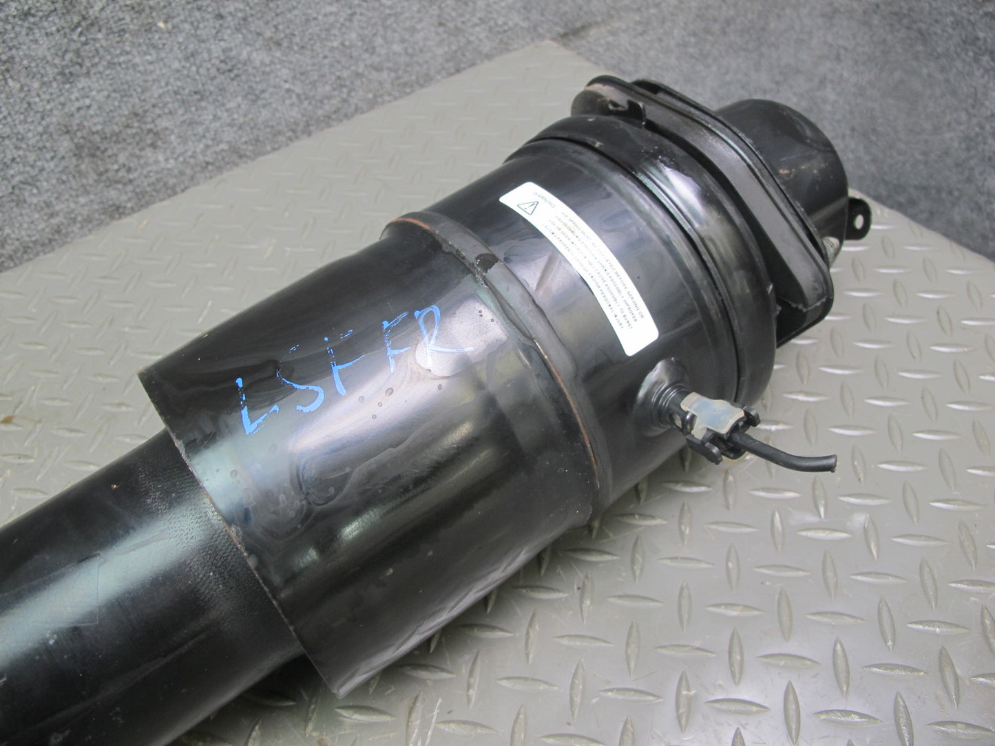 08-09 Lexus LS600hL Front Left & Right Air Suspension Shock Strut Absorber OEM