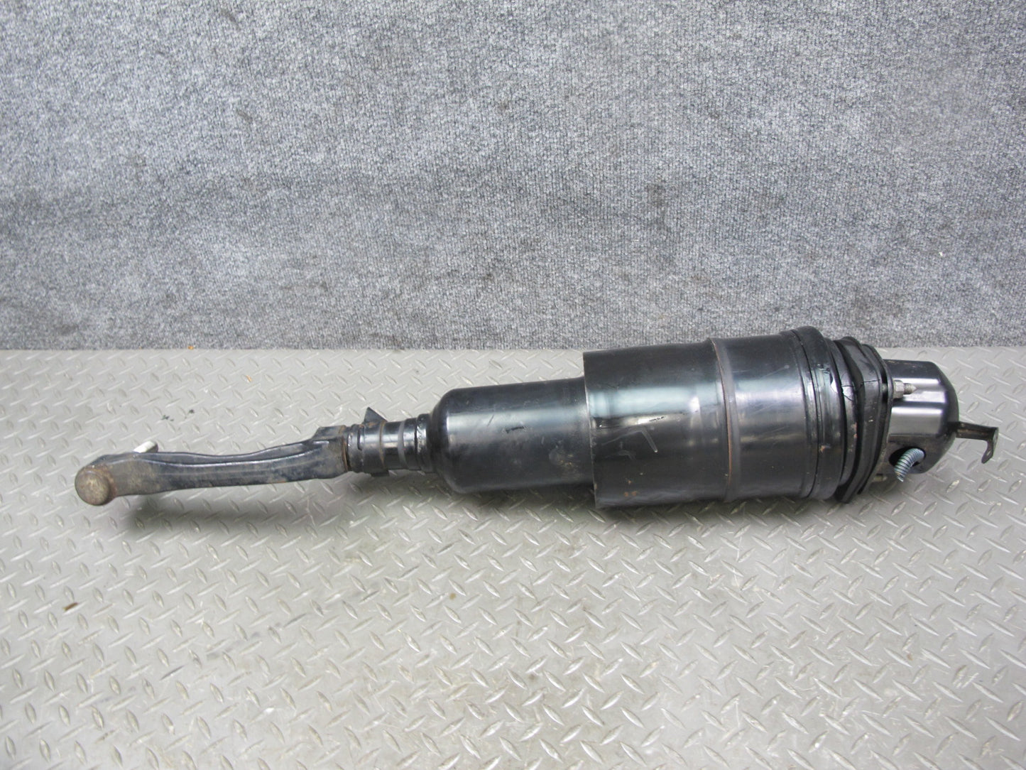 08-09 Lexus LS600hL Front Left & Right Air Suspension Shock Strut Absorber OEM
