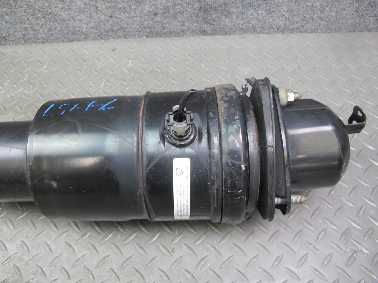 08-09 Lexus LS600hL Front Left & Right Air Suspension Shock Strut Absorber OEM